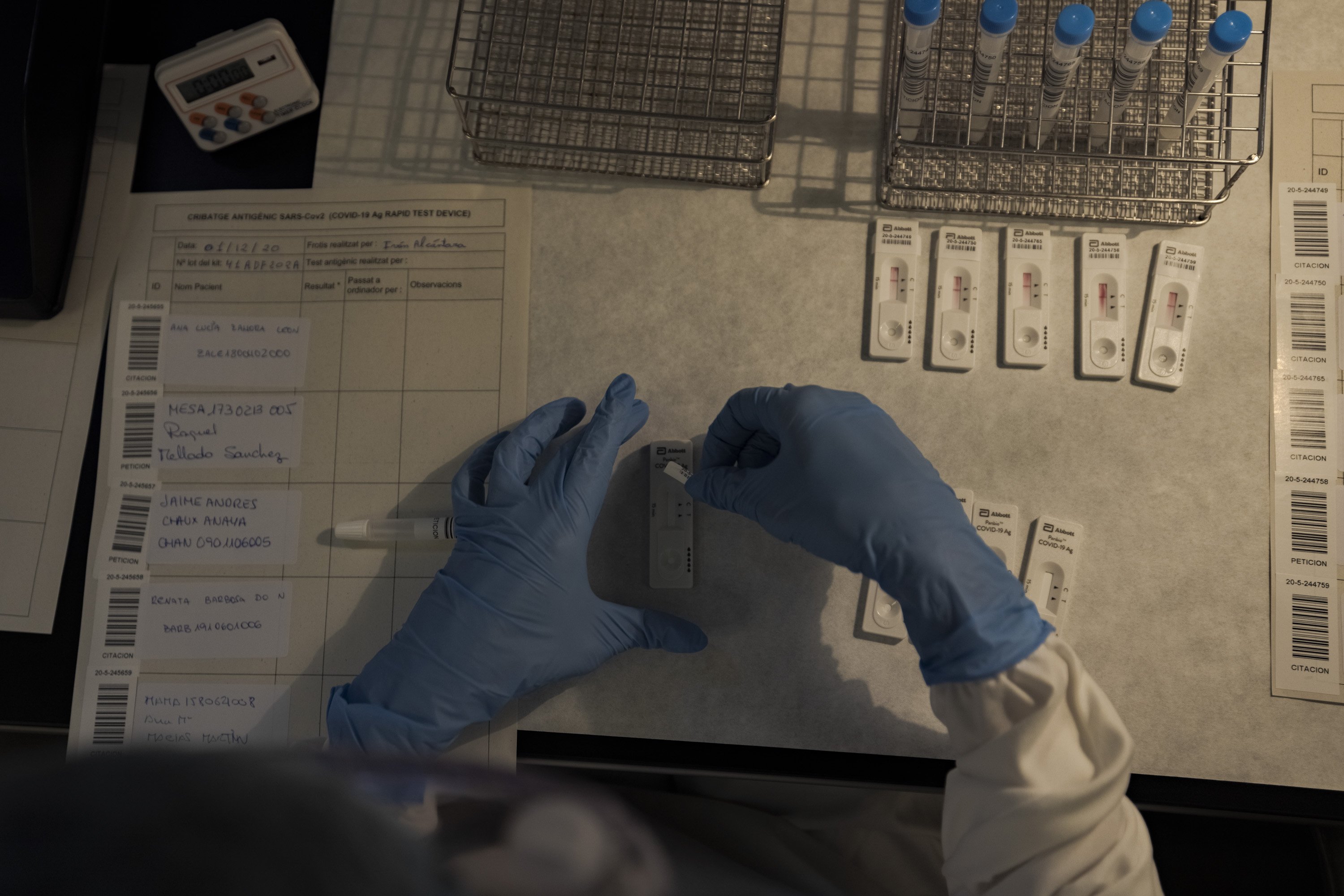 enfermeras Hospital Santo Paz Barcelona antigenos antigenes PCR test|tiesto rapido - Sergi Alcazar