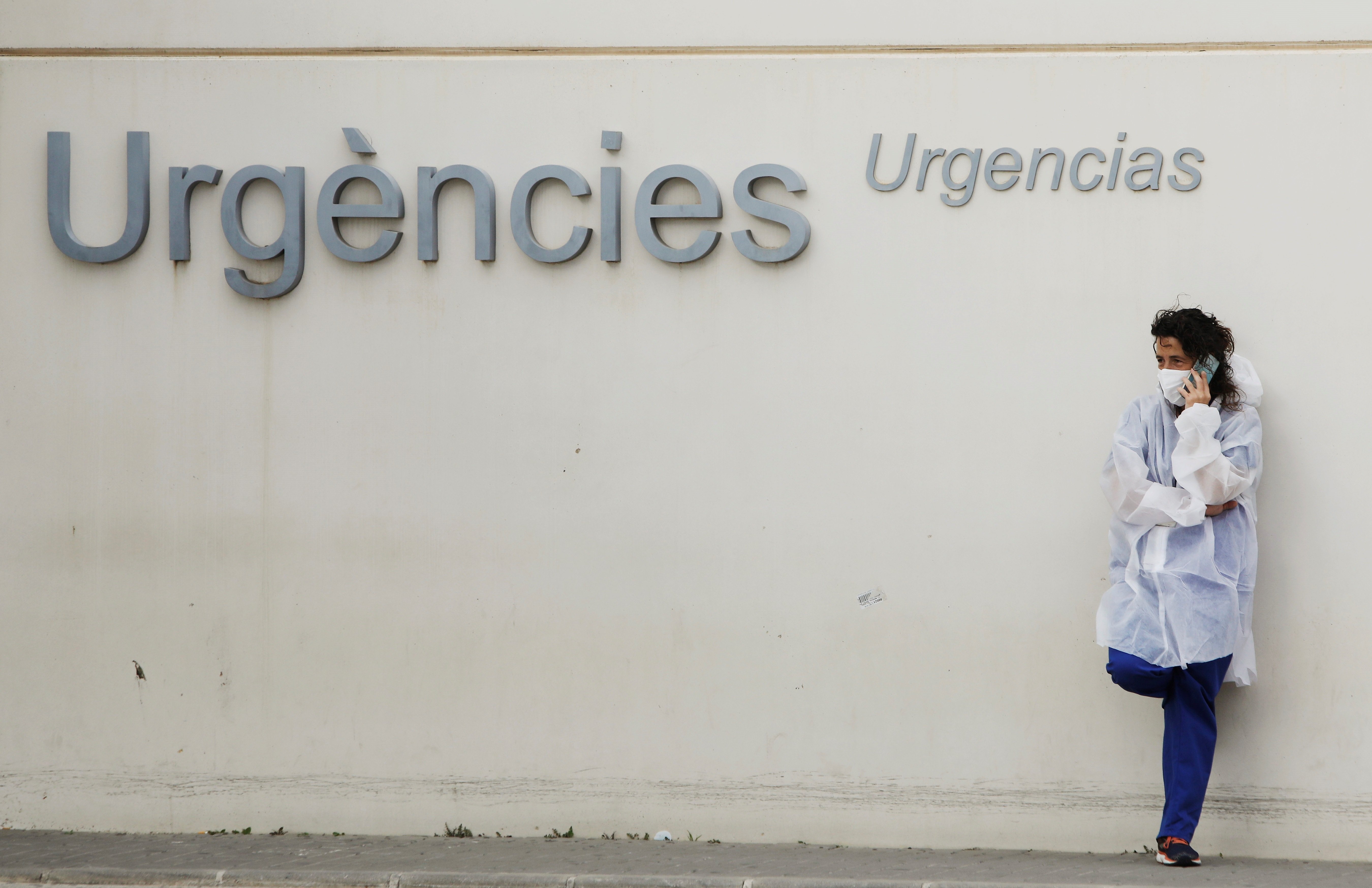 La Covid a València es dispara: preparen llits a les cafeteries dels hospitals