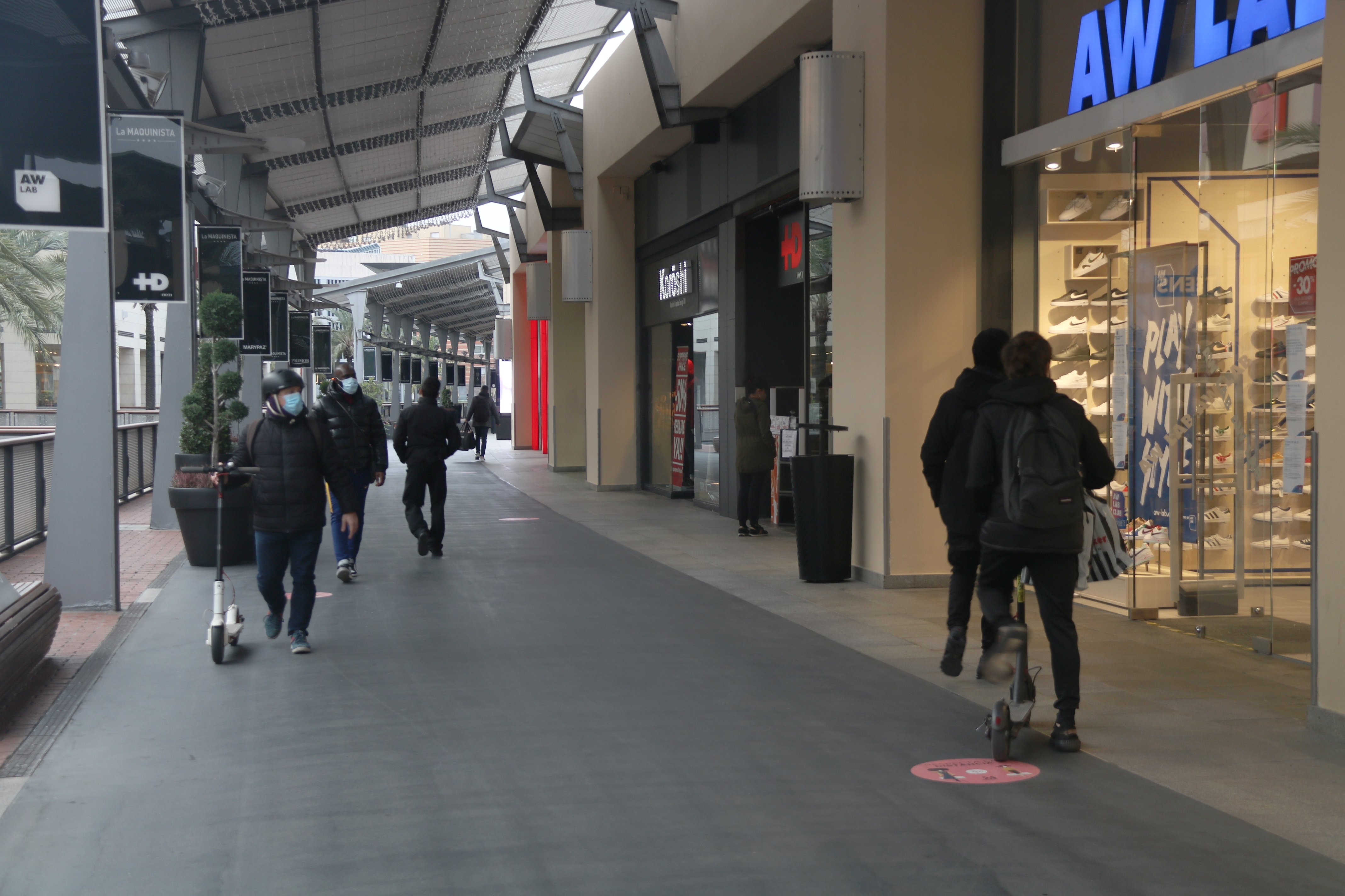 Los centros comerciales celebran su reapertura: "Es un primer paso"