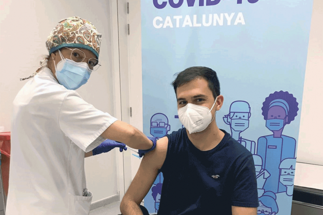 vacuna covid a URV estudiante - URV