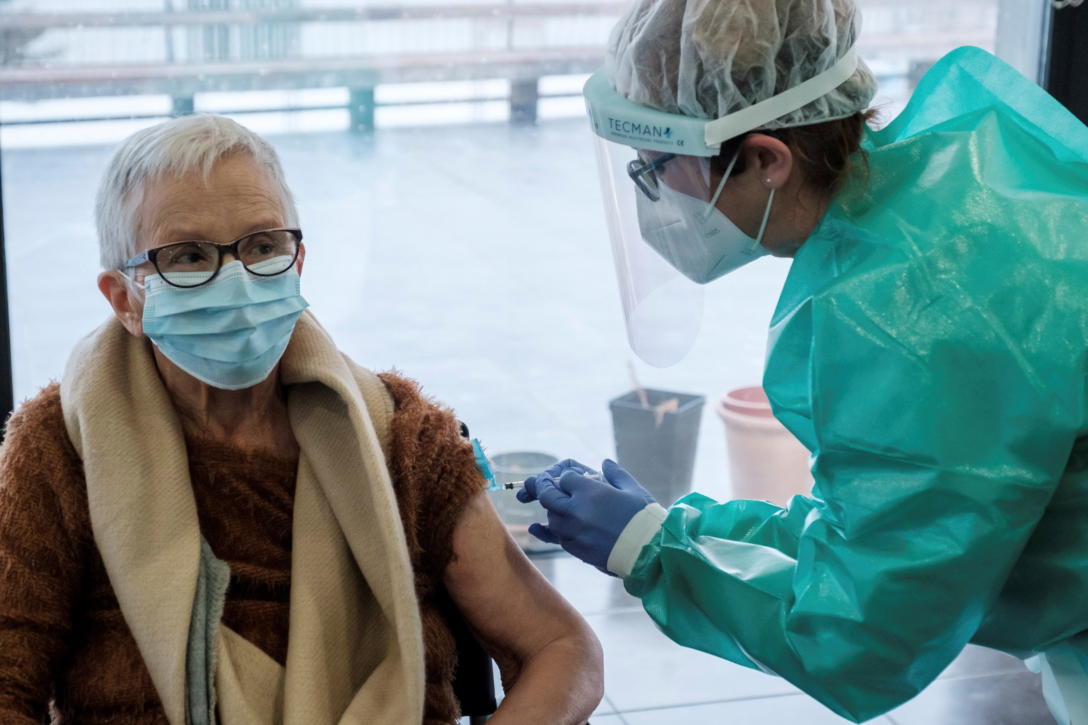 Covid | Gairebé 124.000 persones ja han rebut les dues dosis de la vacuna a l'estat