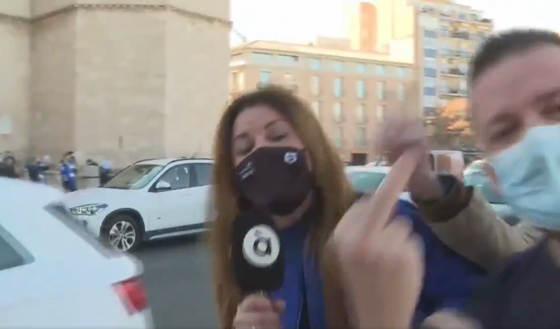 Una periodista valenciana pateix una agressió mentre retransmetia en directe