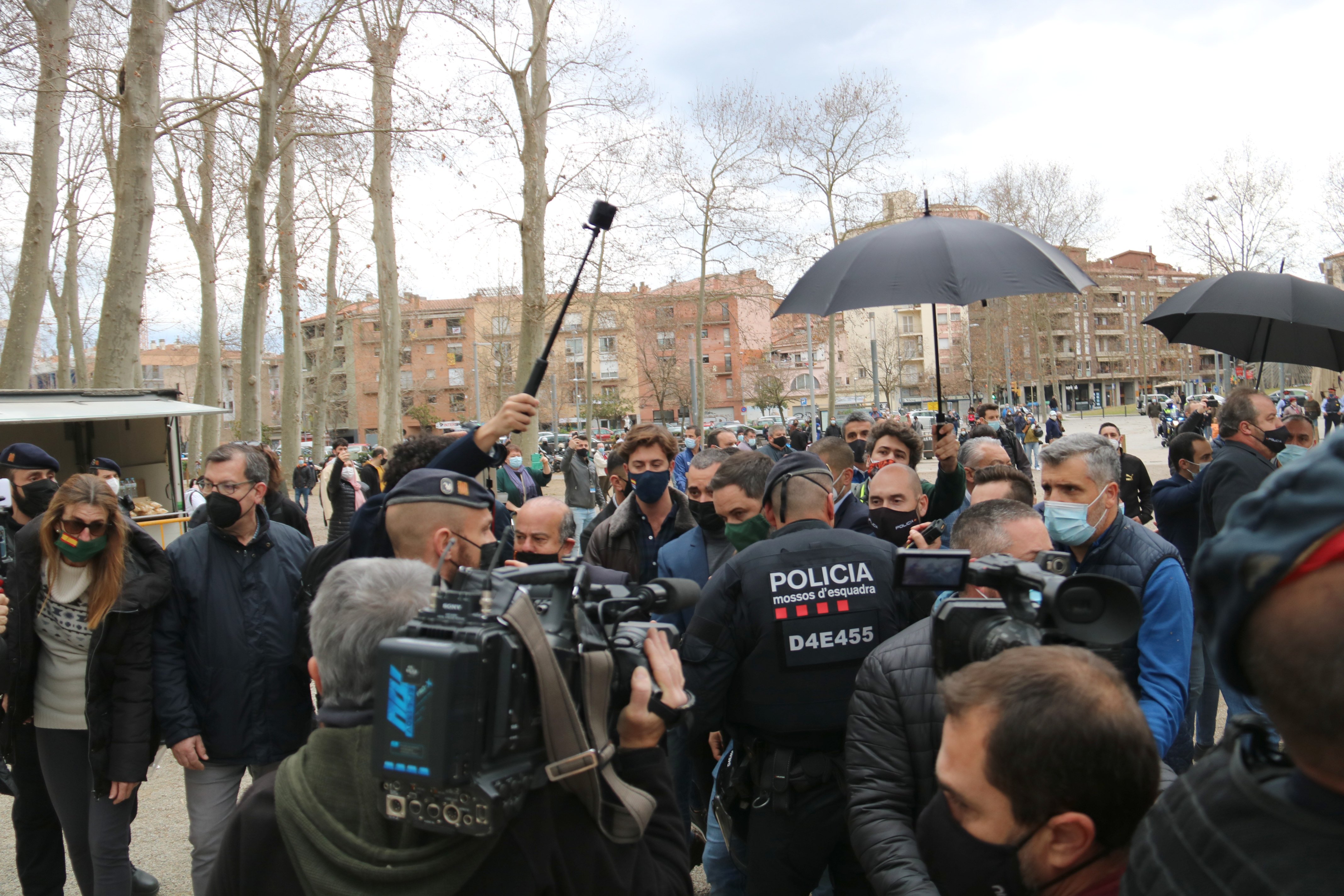 Sis antifeixistes detinguts pels incidents a l'acte electoral de Girona de Vox