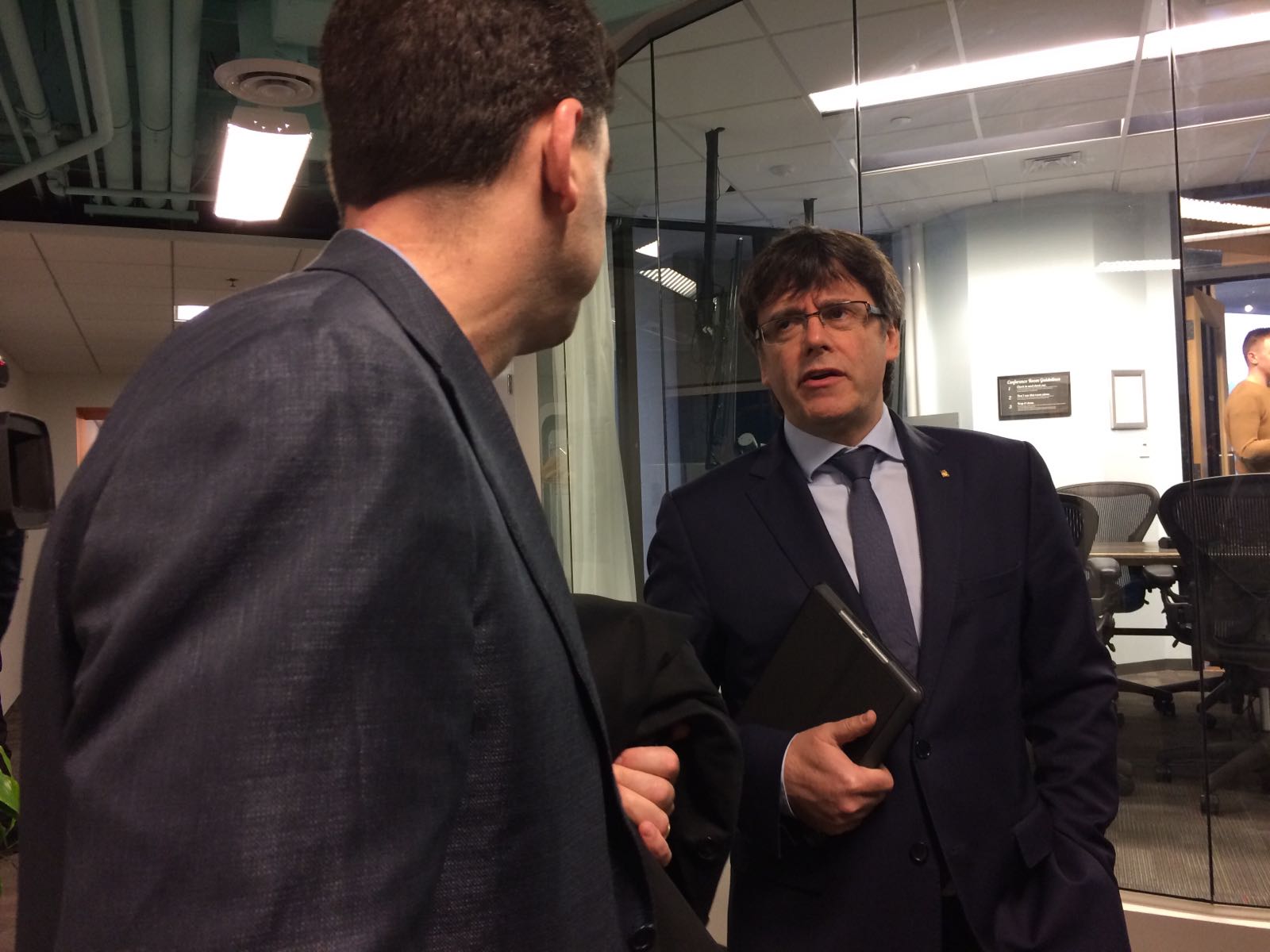 Puigdemont condena la ocupación de la sede del PP y avisa de que perjudica al procés