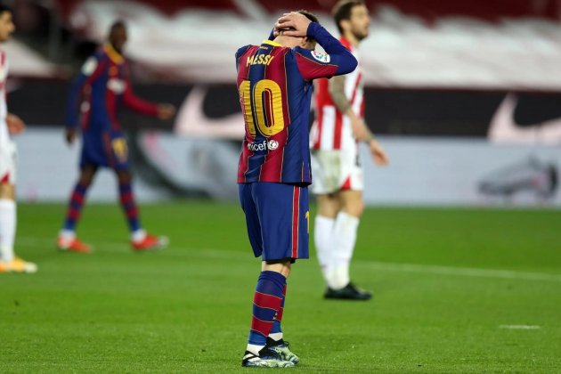 Messi enfadado manos cabeza FC Barcelona