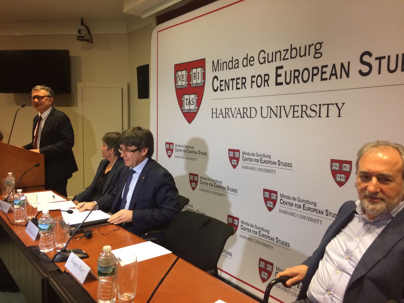 Puigdemont evoca en Harvard el discurso de Pau Casals en la ONU del año 1971