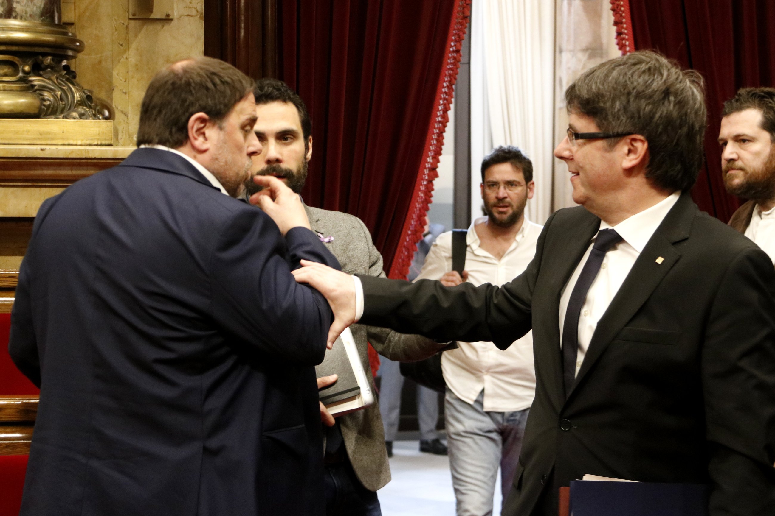 Puigdemont y Junqueras: "Las palabras se las lleva el viento"