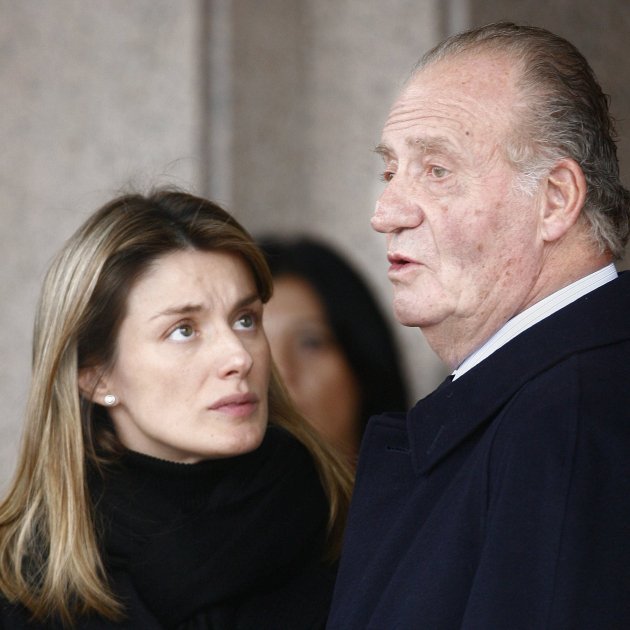 letizia mira a Juan Calros funeral erika GTRES