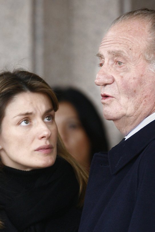 letizia mira a Juan Calros funeral erika GTRES letizia mira a Juan Calros funeral erika GTRES