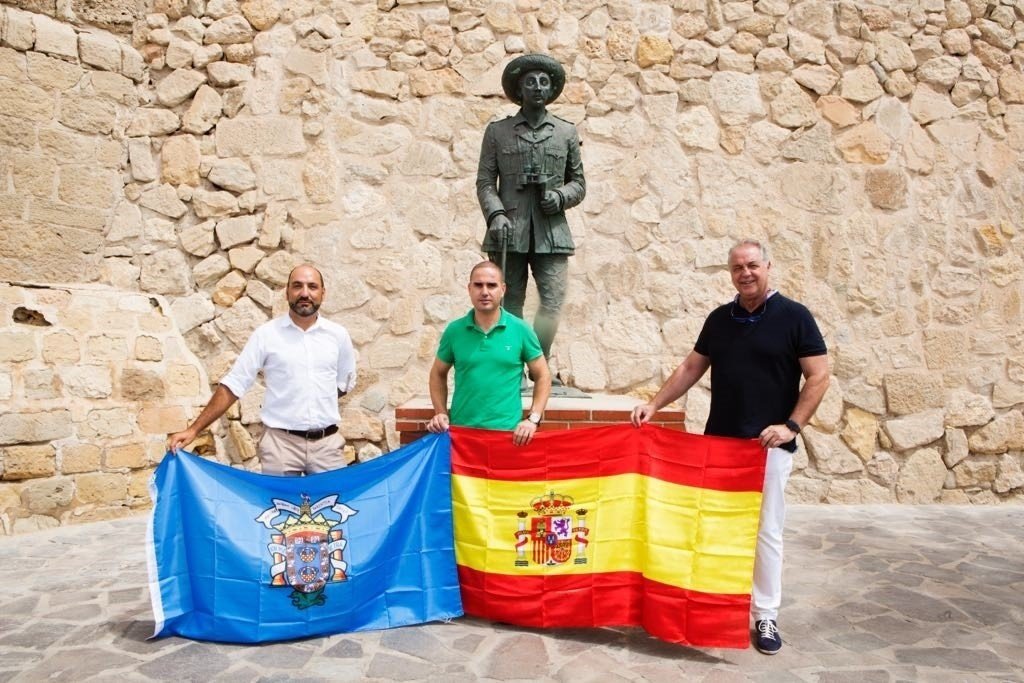 Manifestación en Melilla para protestar por la retirada de la estatua de Franco