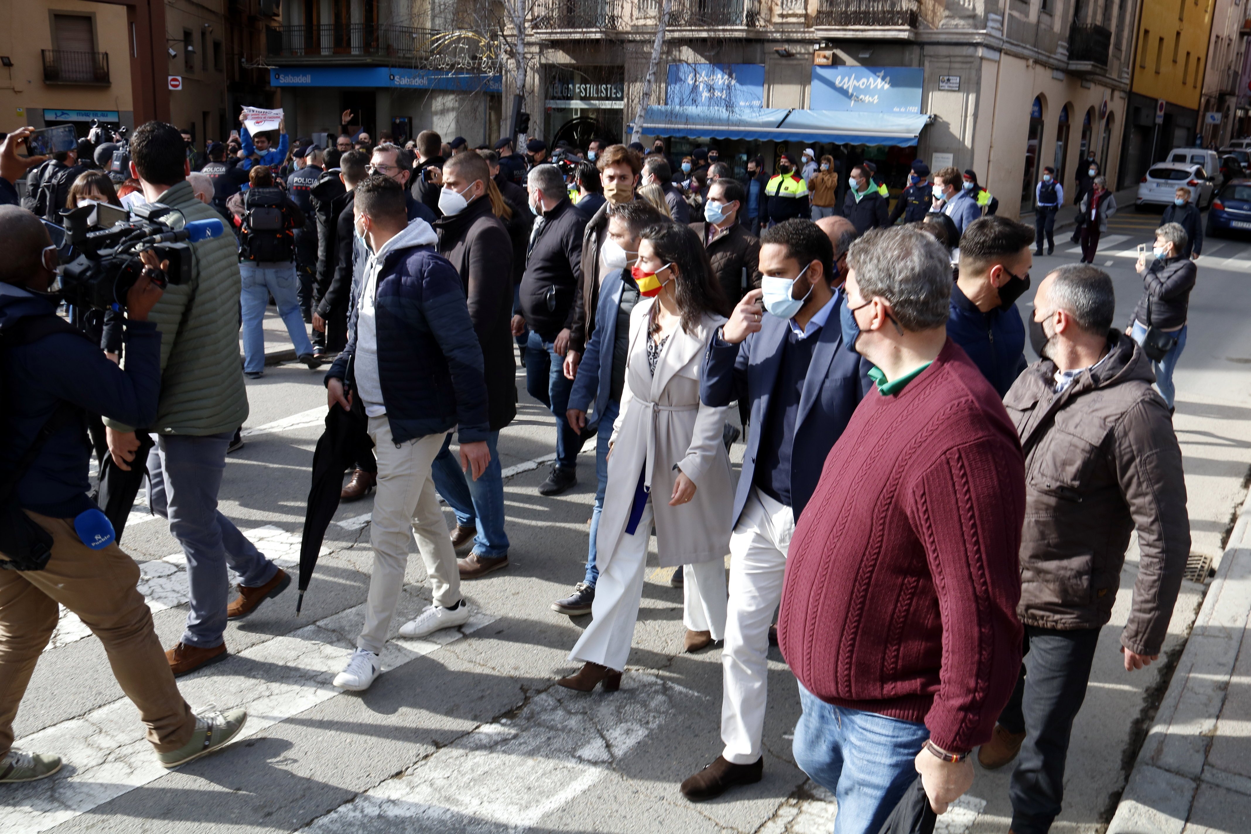 Gritos y cláxones contra Vox en Ripoll por tildarla de "cuna del yihadismo"