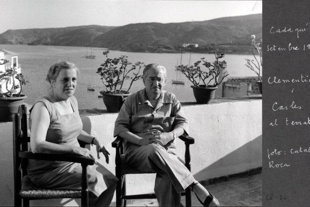 Carles Riba i Clementina Arderiu. Cadaqués, septiembre de 1953/Francesc Catalán Roca © Familia Riba (Cedida por Editorial Calígrafo)