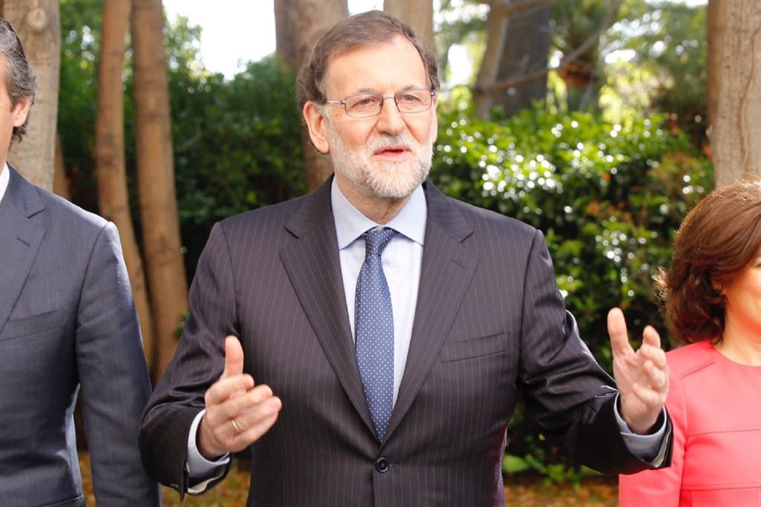 Rajoy sustituye el blanco presidencial por el azul de la fidelidad