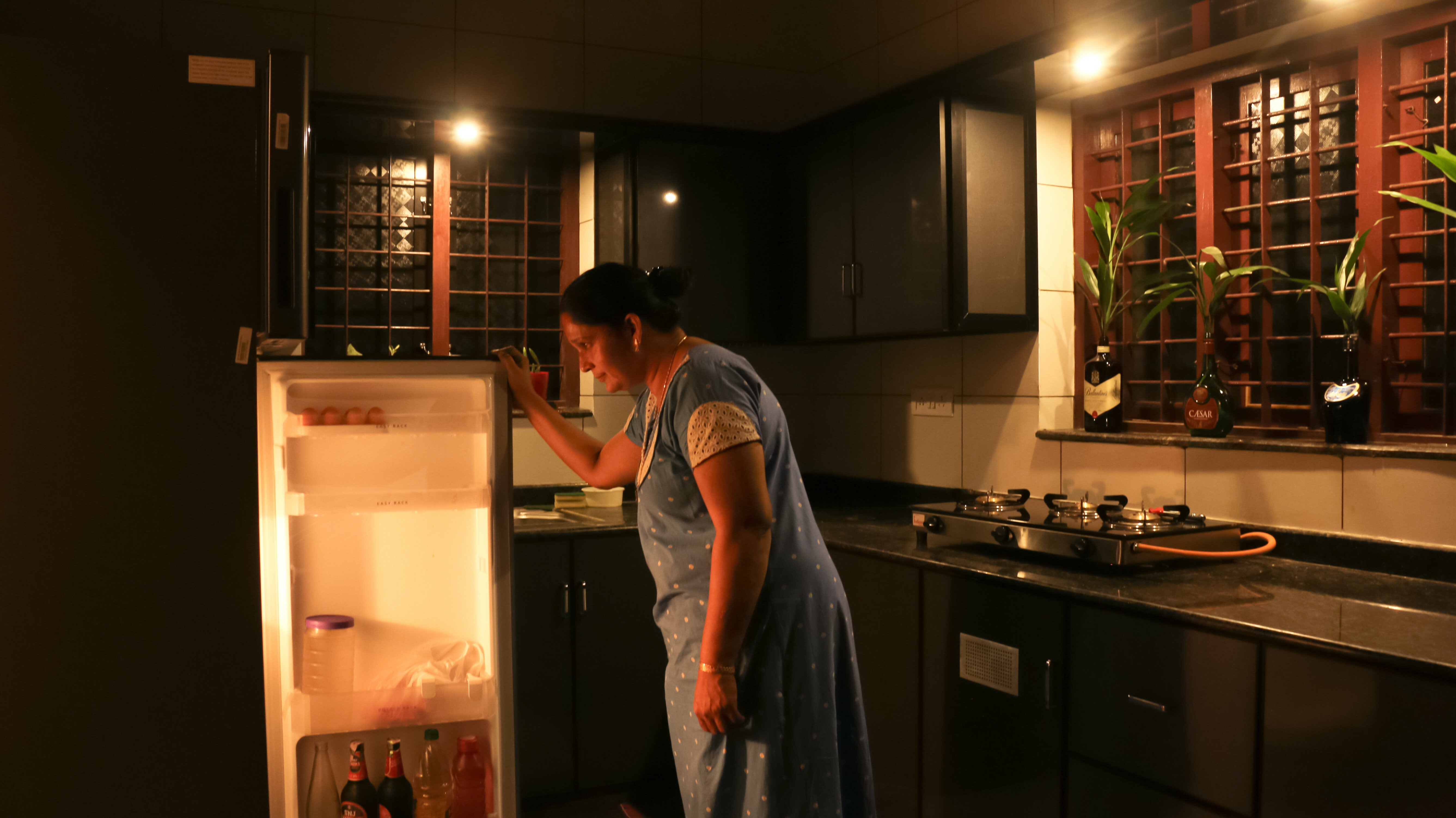 Mirando en la nevera