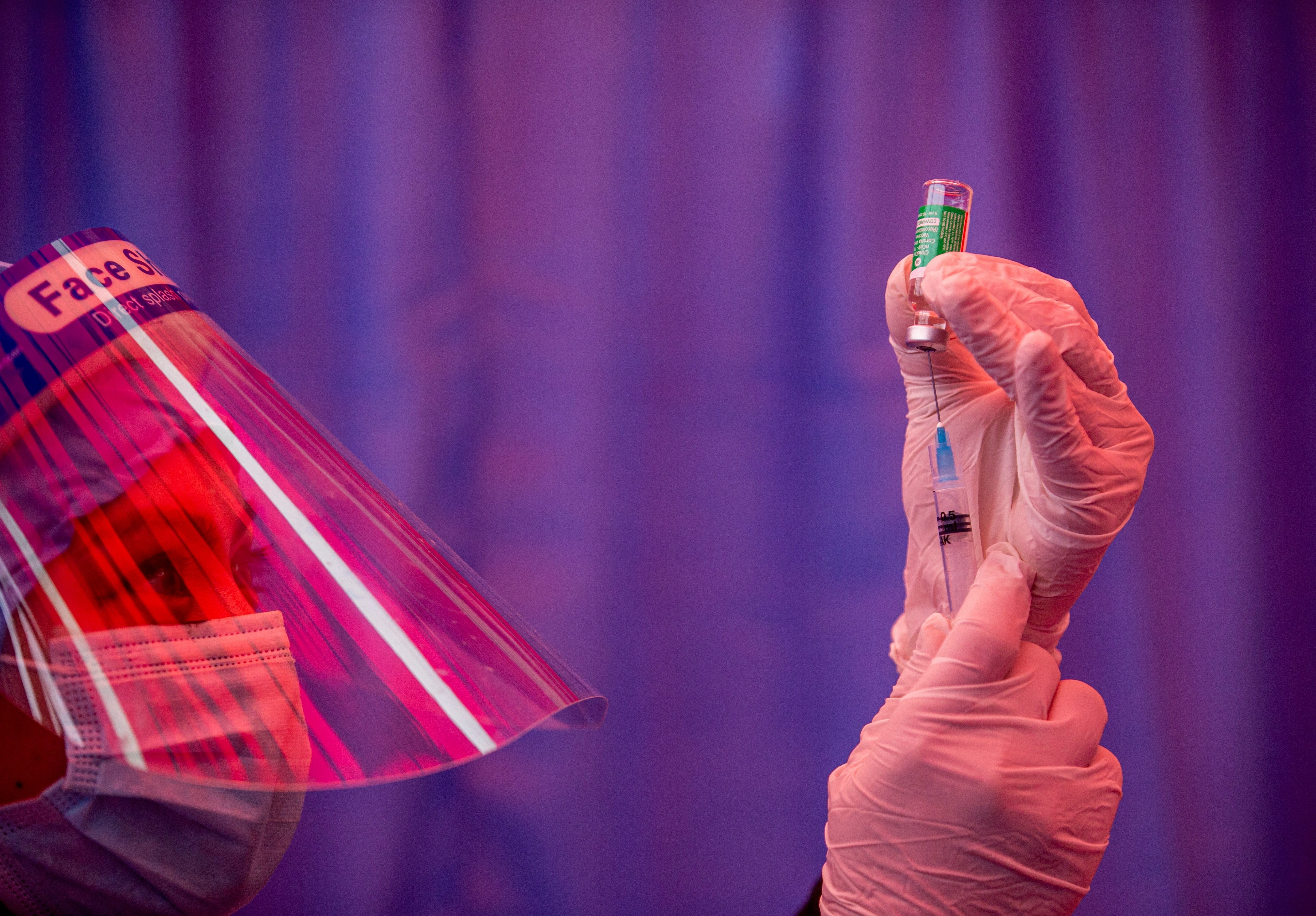 Un ensayo examina qué pasa si se mezclan diferentes vacunas anti-Covid