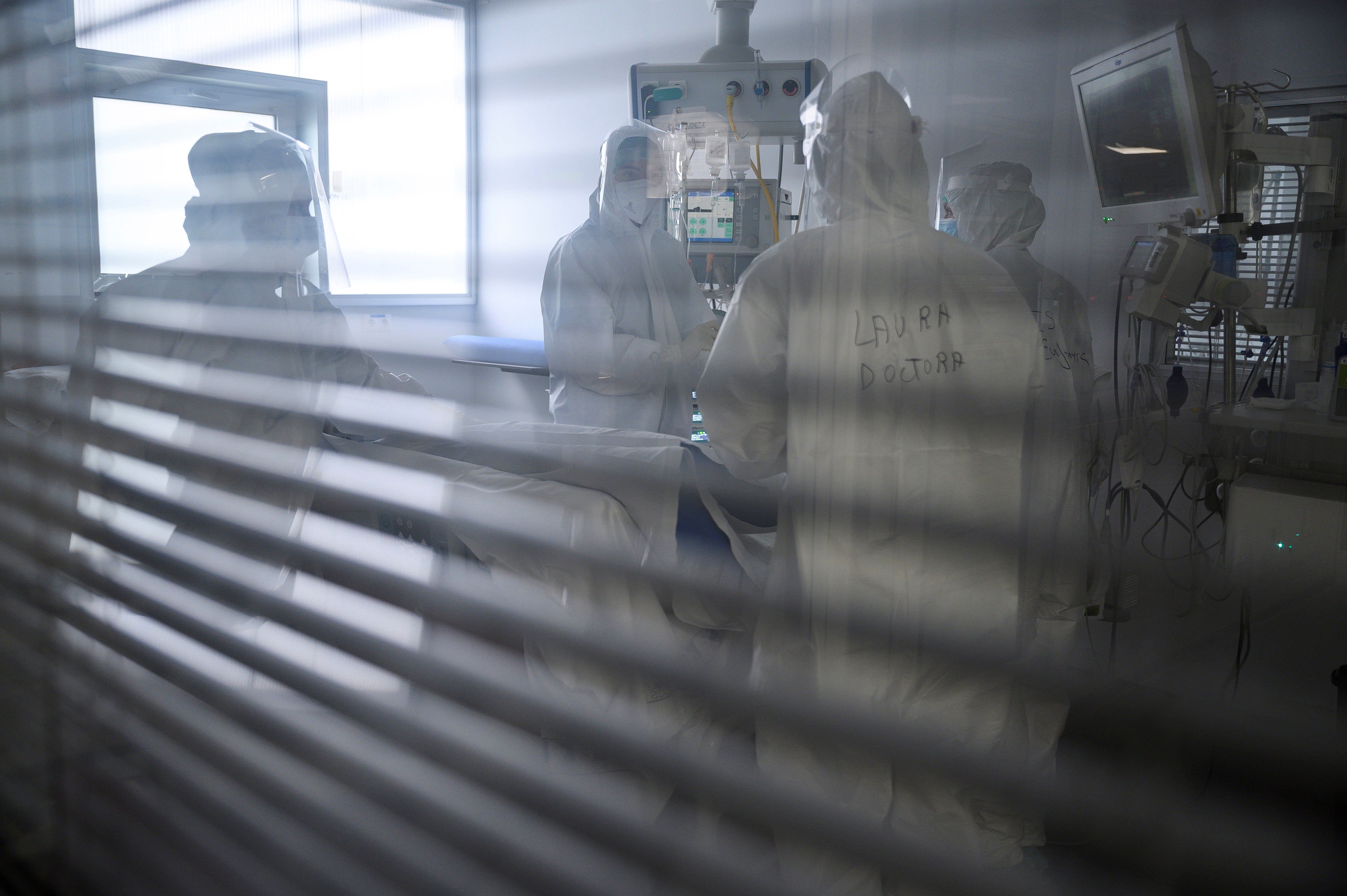 Baja la presión en los hospitales, pero se notifican casi 100 muertos