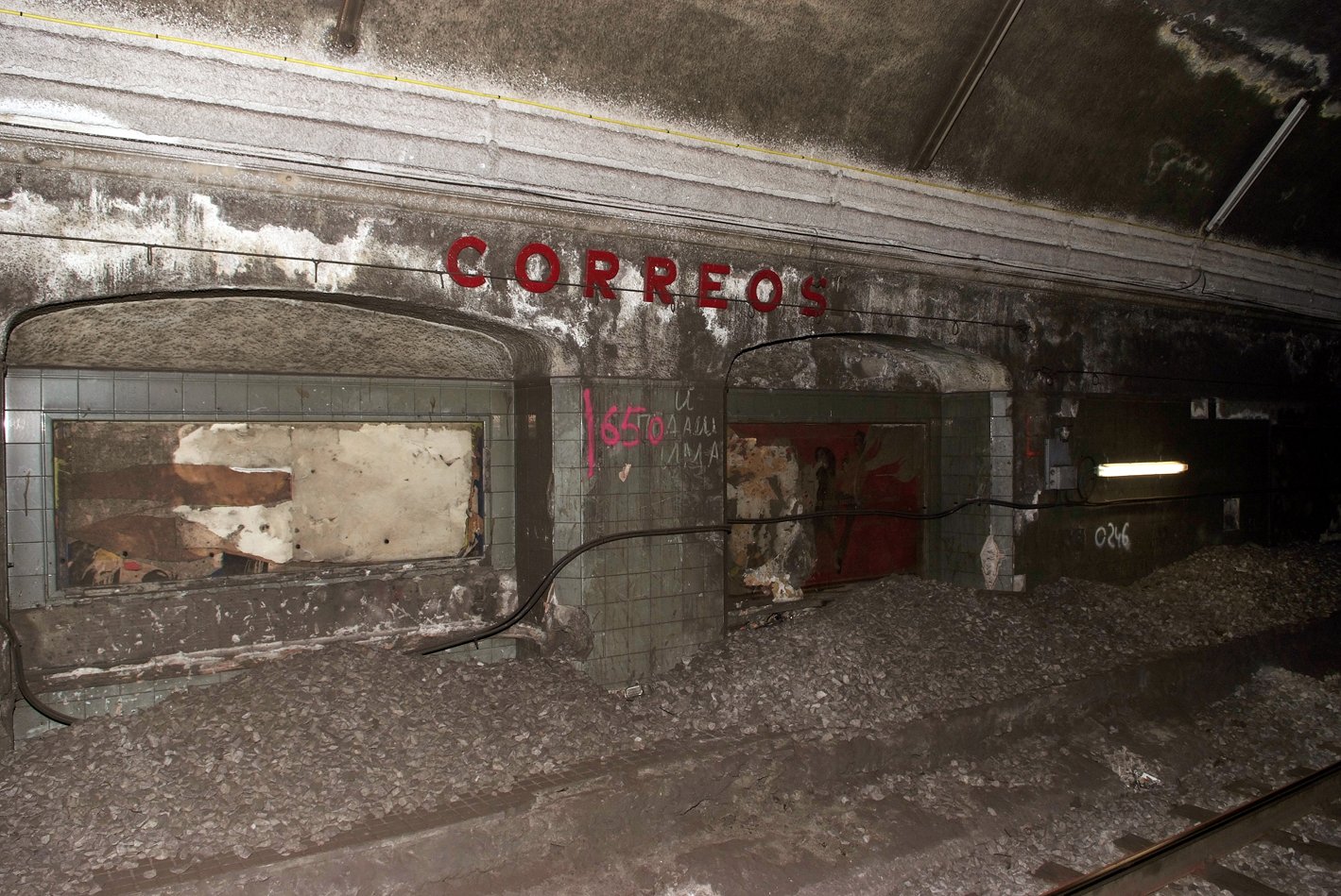 Las estaciones 'fantasma' del metro de Barcelona