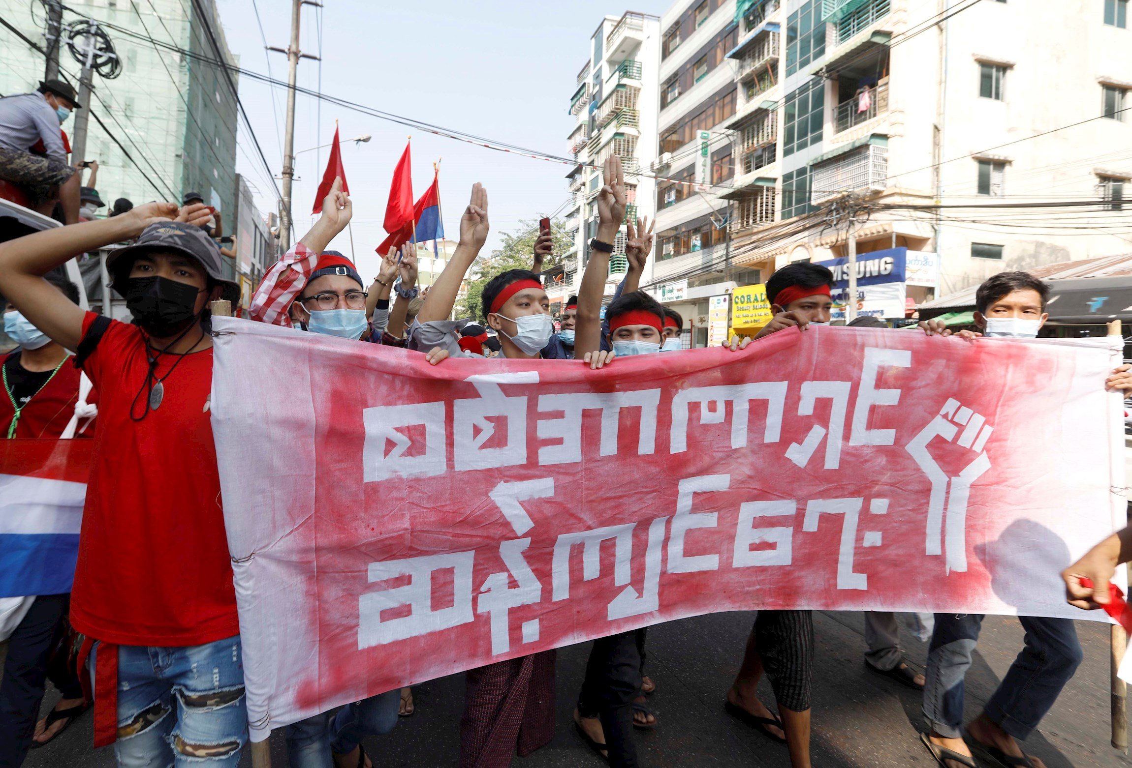 Birmània talla l'accés a internet davant de l'augment de la desobediència civil