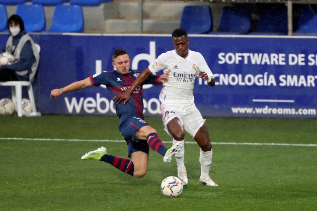 Vinícius Huesca Real Madrid EFE