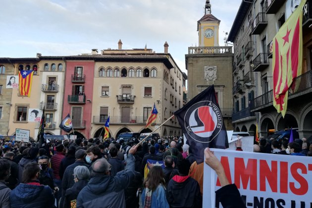 manifestación independentista antifascista Vic Vox 14-F campaña - @CDRepublicaVic