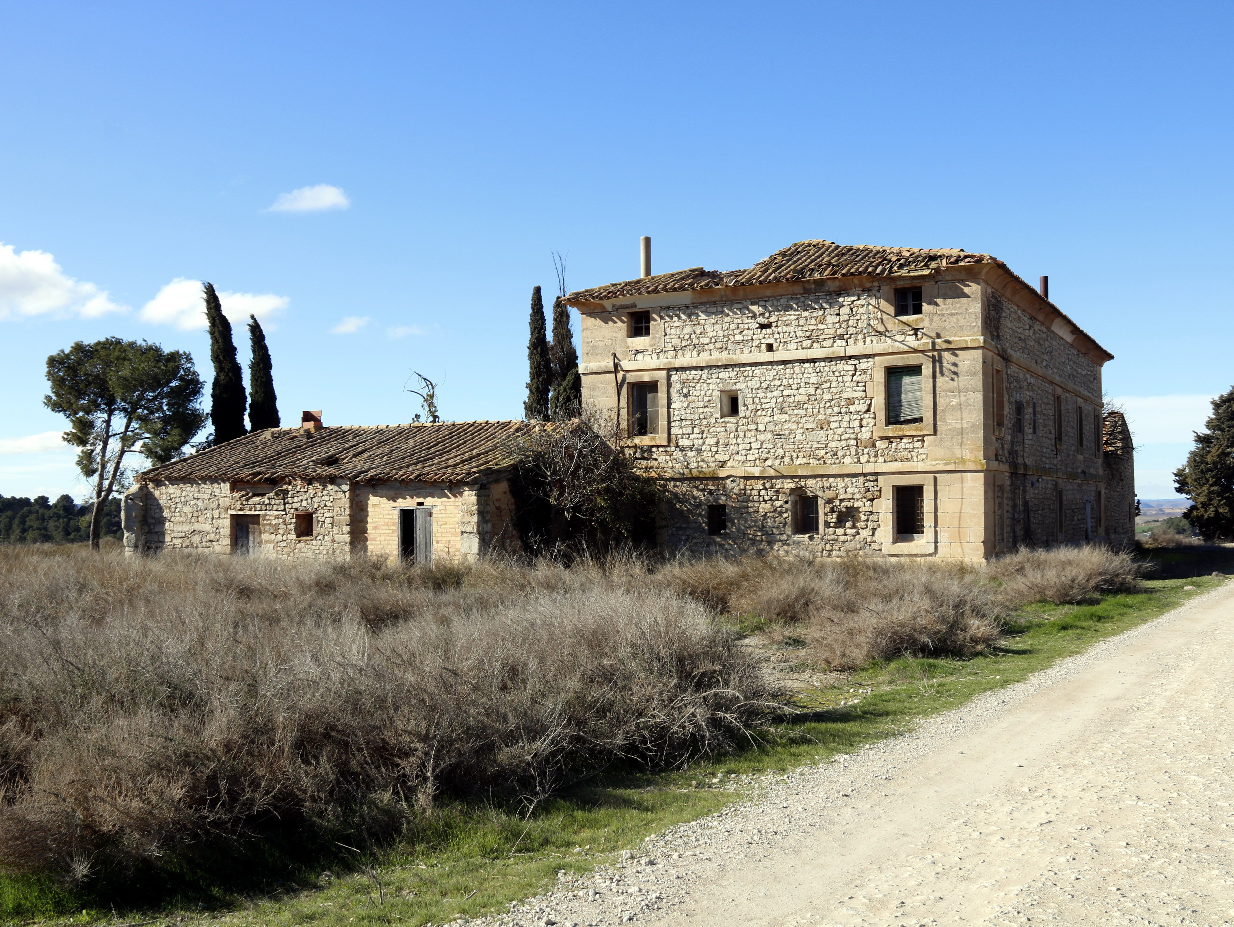 Encallada la restauración de la casa Vallmanya de Macià: el dueño dobla su precio