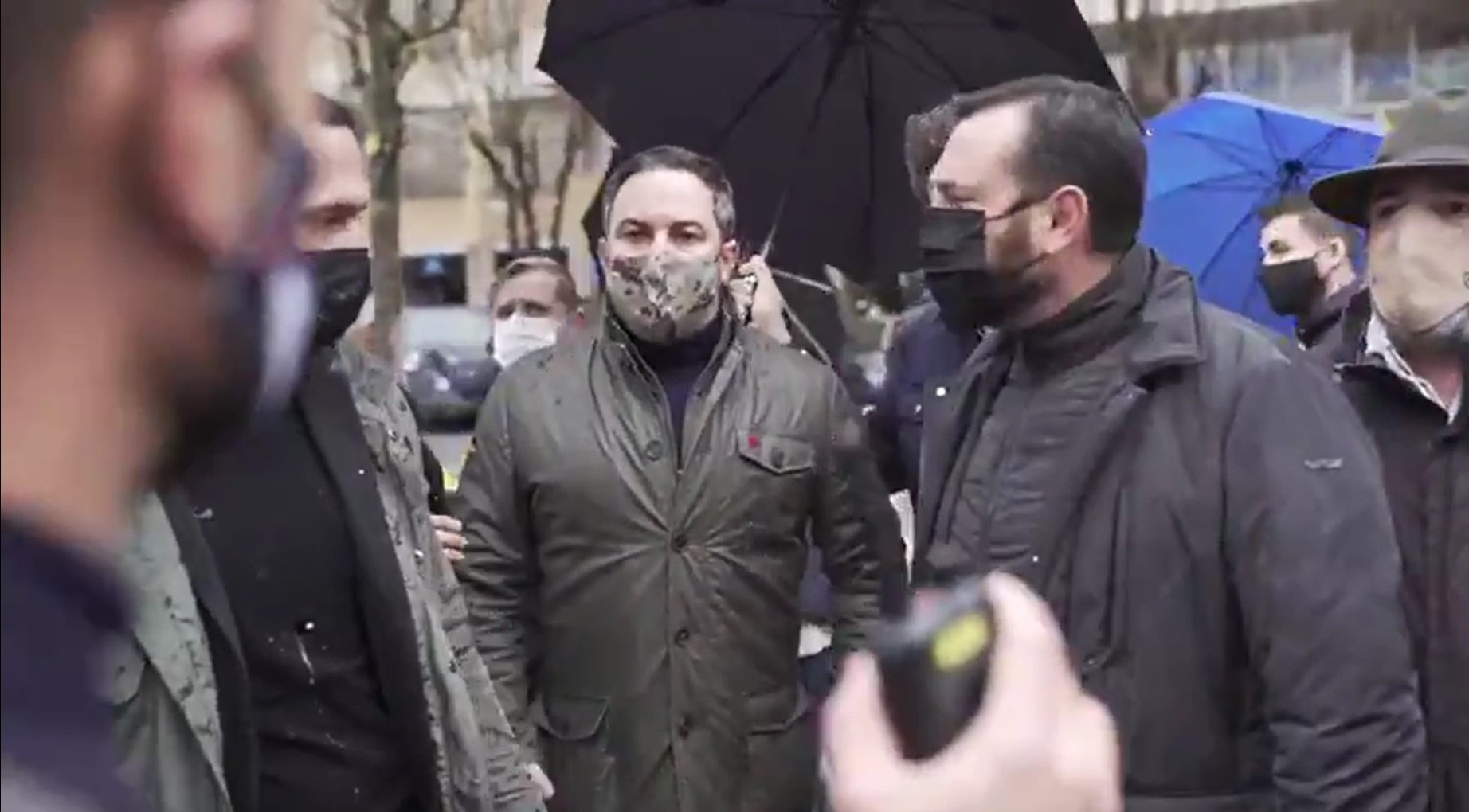 Abascal pierde los papeles con los Mossos