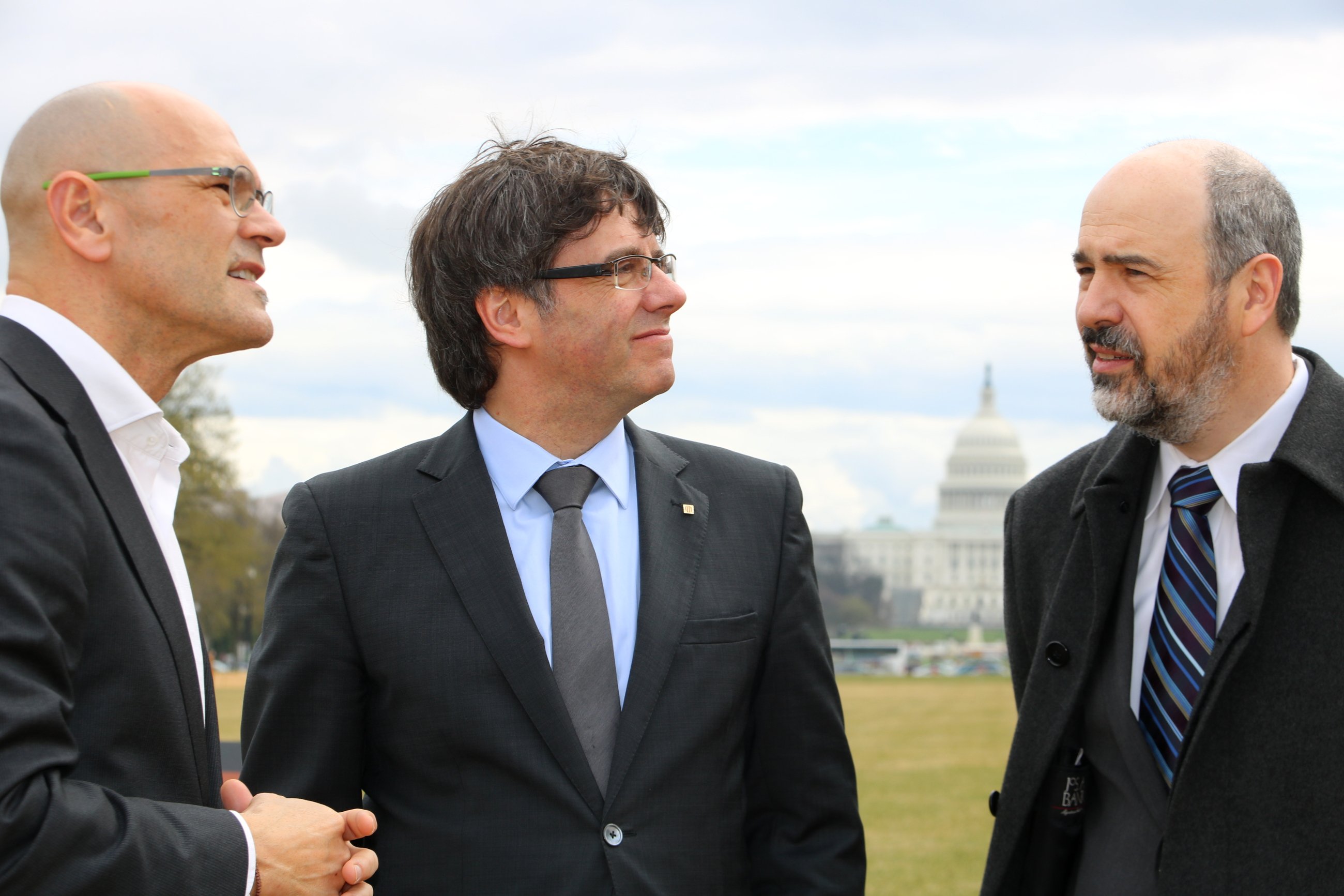 Puigdemont avisa al Estado que a pesar de las presiones el "mundo sabe cómo tiene que actuar"