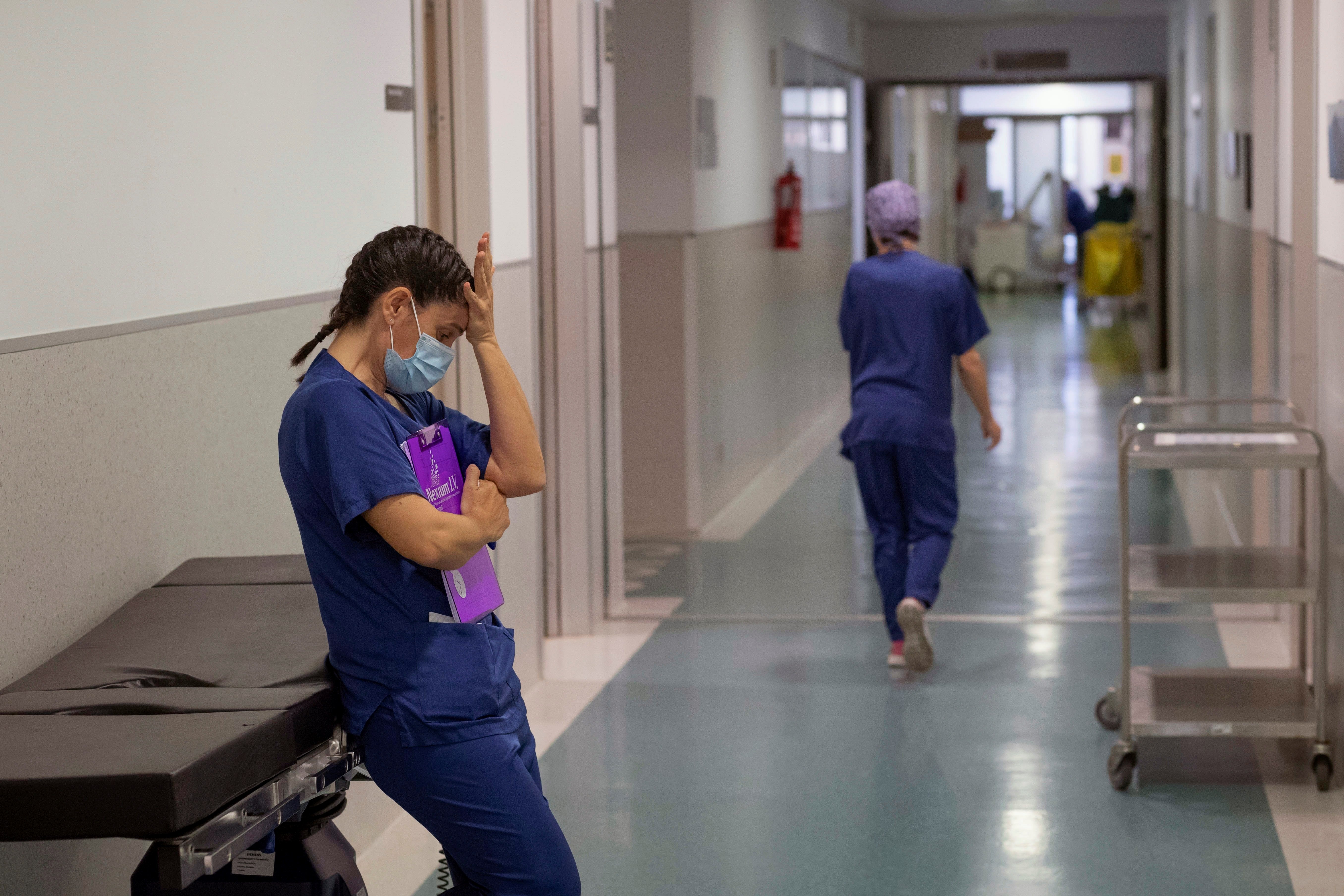 La Covid-19 a la baixa: cauen tots els indicadors, els ingressos també