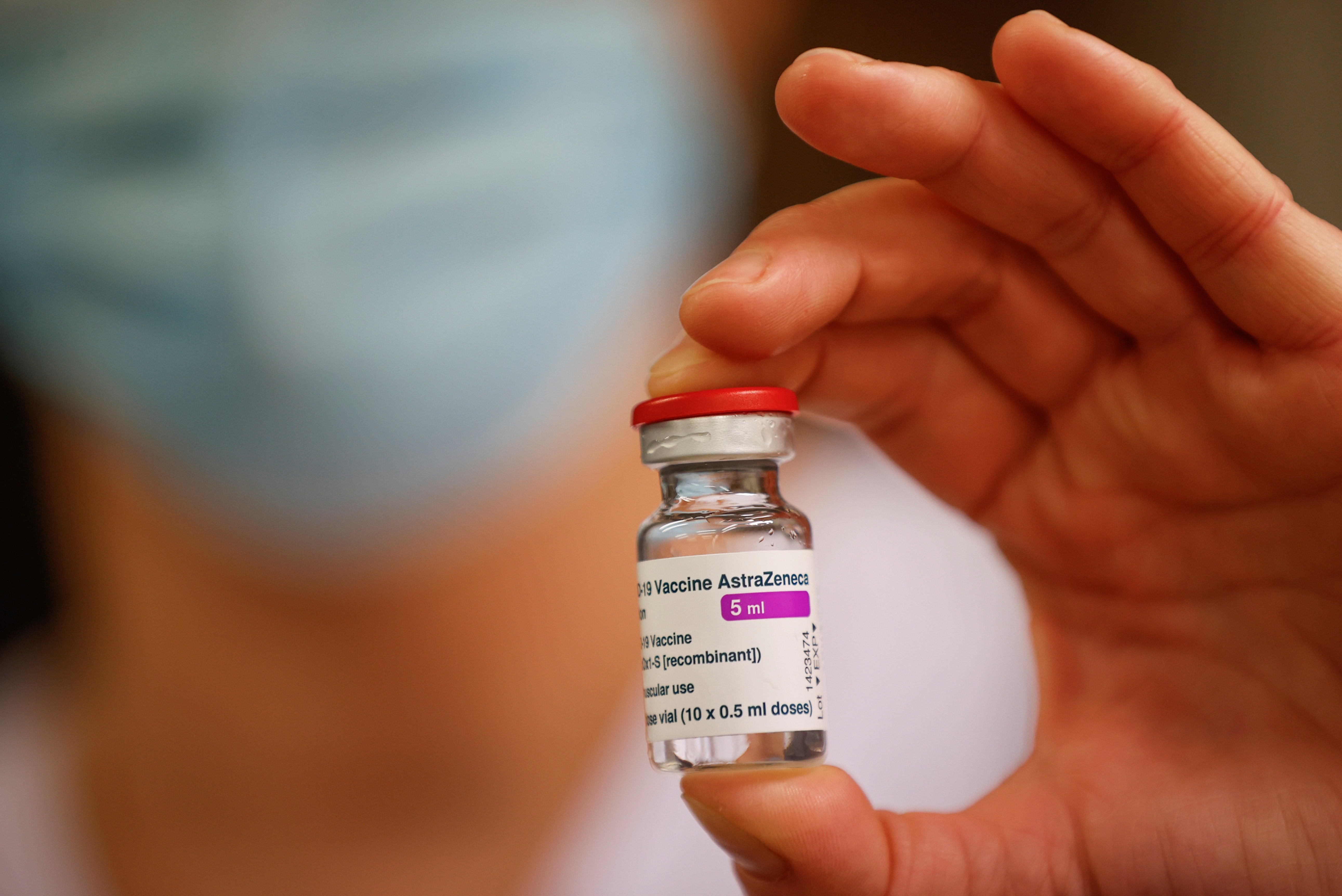 Itàlia aprova la vacuna d'AstraZeneca per a majors de 65 anys