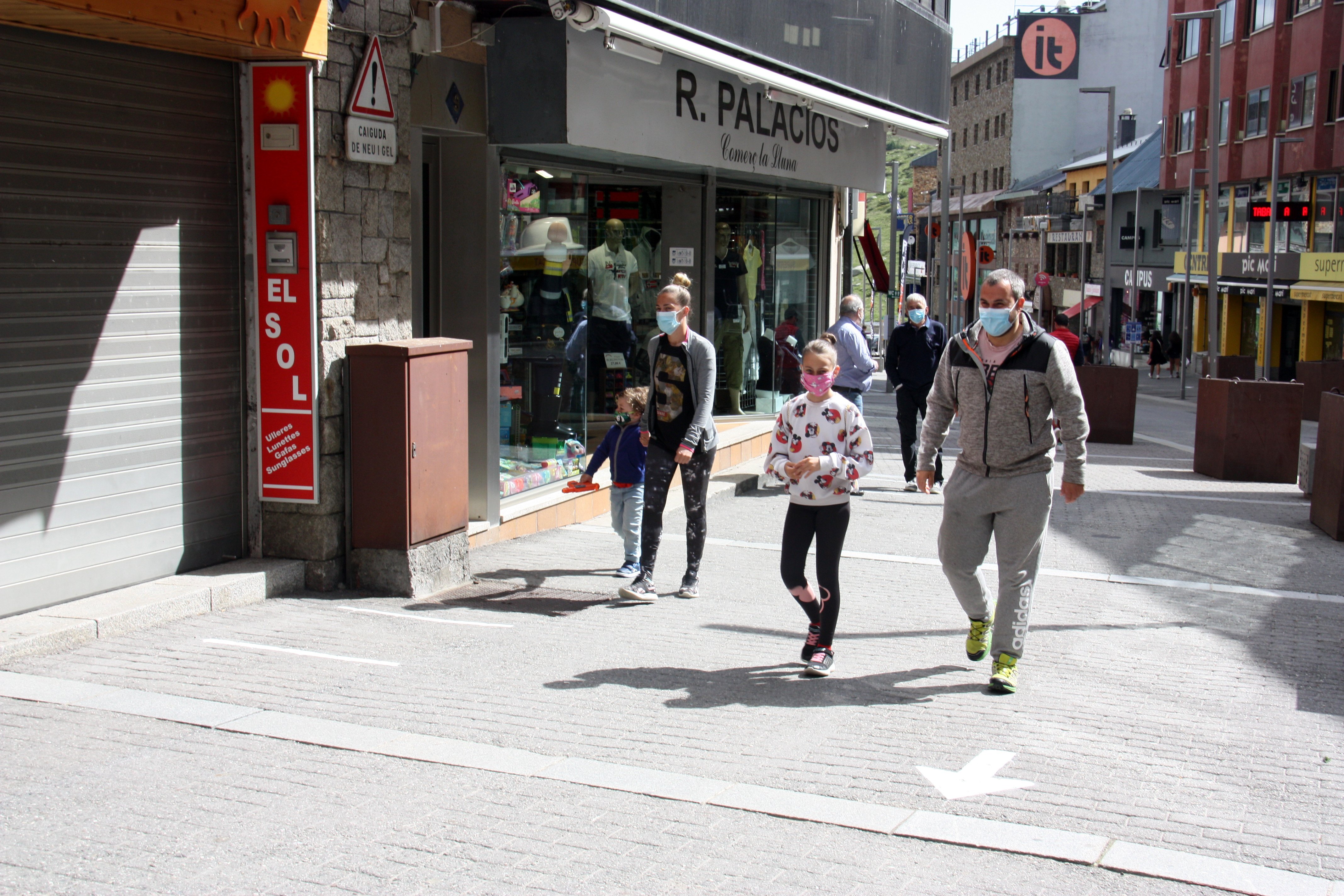Andorra elimina l'obligació de portar mascareta a l'exterior