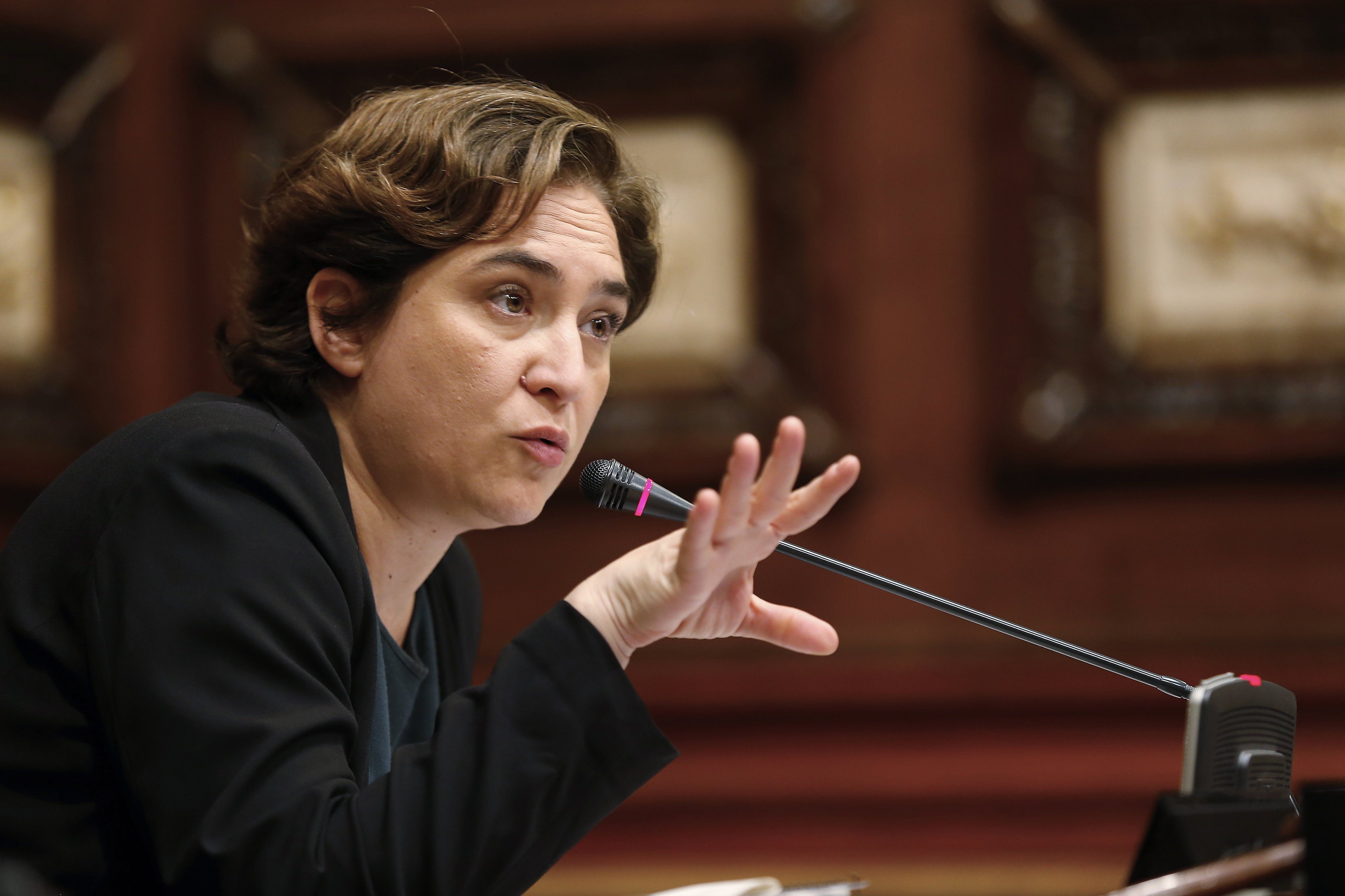 Colau rechaza que su gobierno sea "débil" en un aniversario "complejo"