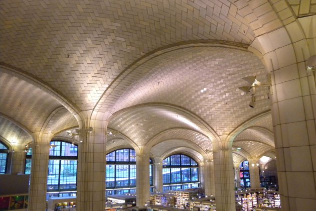 Mercado bajo el puente de Queesboro. Rafael Guastavino/Jim Henderson 