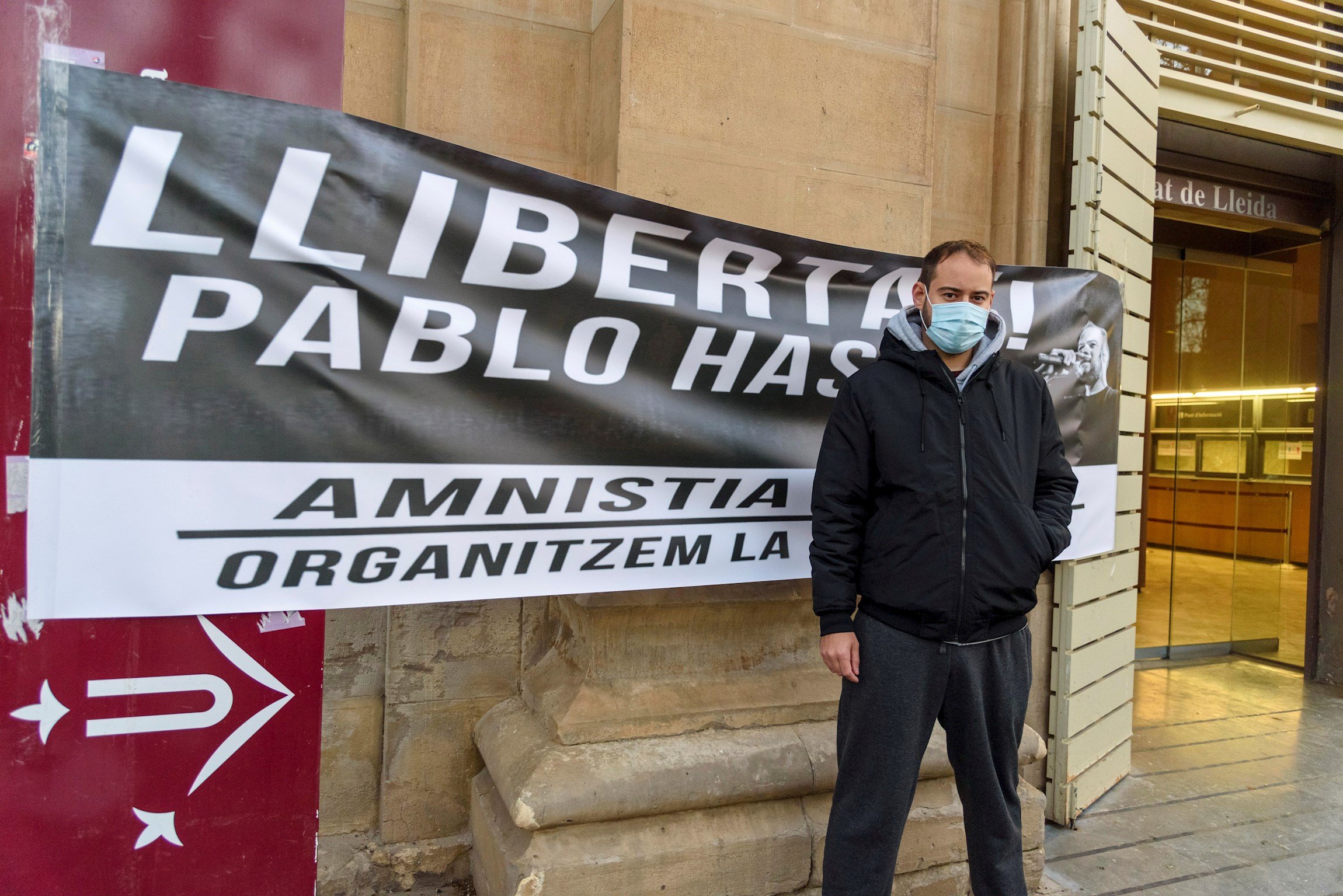 Escriptors i periodistes exigeixen la llibertat de Pablo Hasél