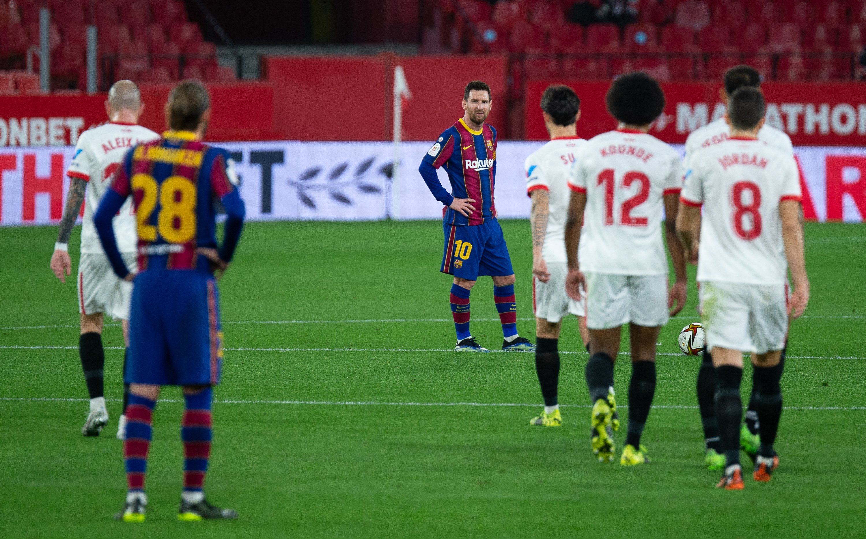 Dues visions per a quatre portades: el Barça podrà remuntar? Dues visions per a quatre portades: el Barça podrà remuntar?