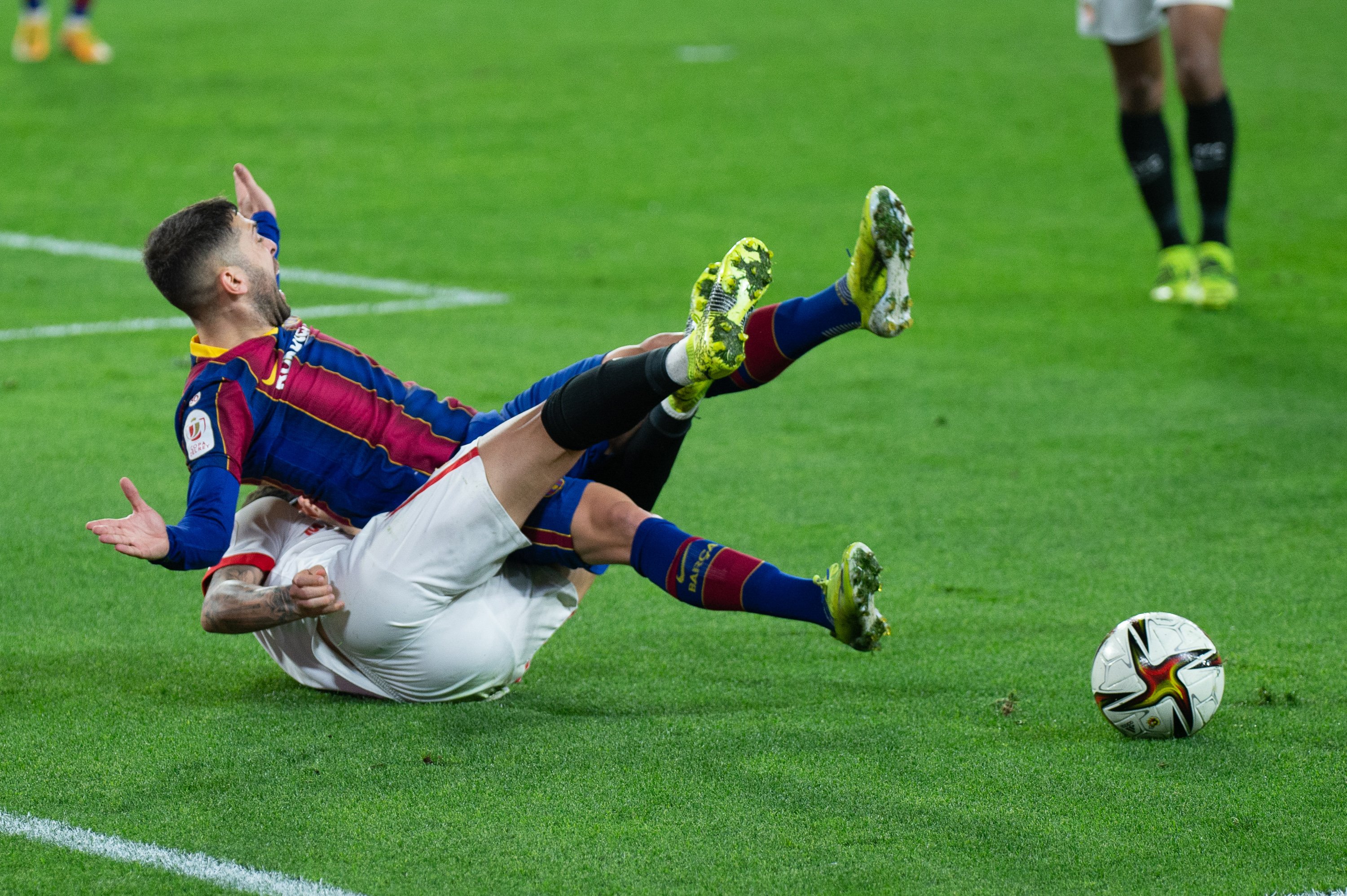 Las nuevas imágenes sobre el posible penalti a Alba: el debate está servido