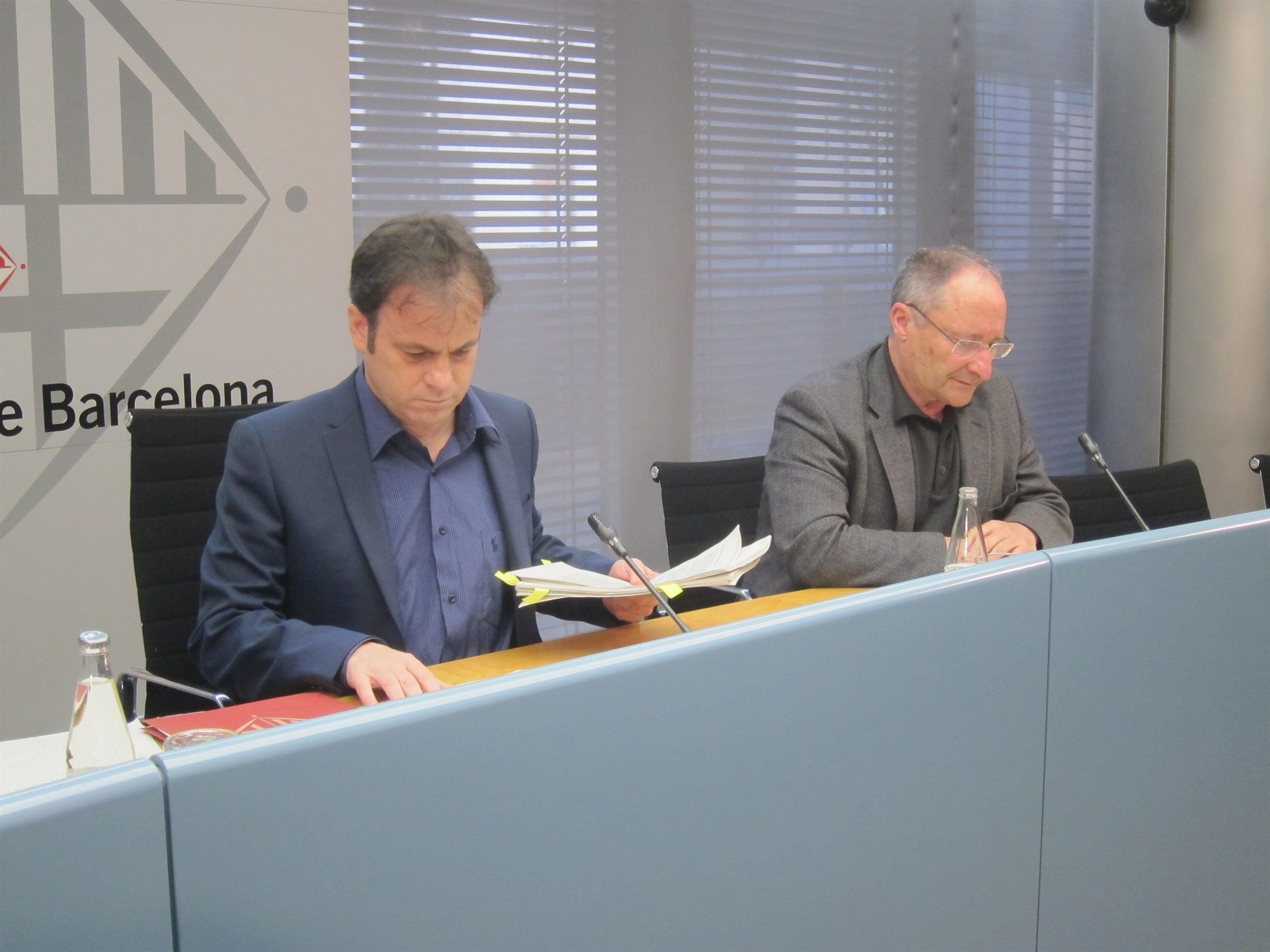 L'Ajuntament de Barcelona ordena el precintament del CIE i preveu portar Interior als tribunals