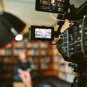 Camara grabacion entrevista - sam mcghee / unsplash Camara grabacion entrevista - sam mcghee / unsplash