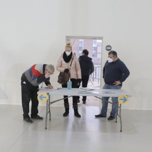 Els col·legis obren amb la meitat de meses constituïdes