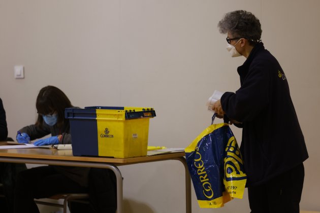 Voto electronico correos Correos elecciones 14-F colegio electoral - Sergi Alcàzar