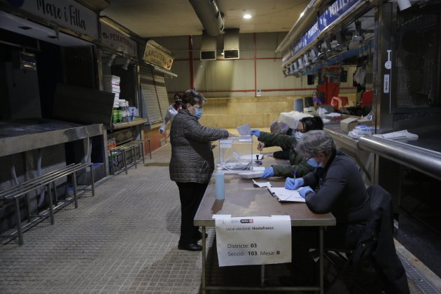 Mercat Hostafrancs eleccions 14 F 4 Sergi Rugrand