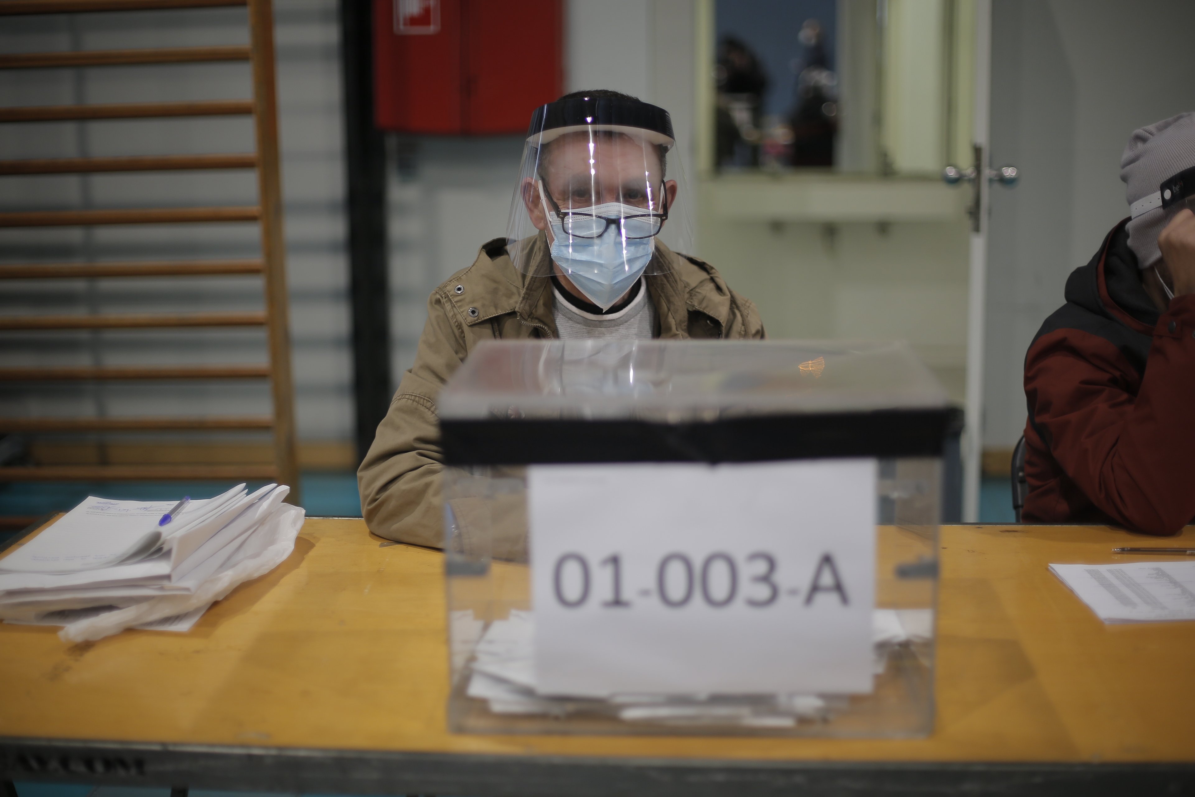 La JEC decide si alarga la votación en los colegios que han empezado tarde