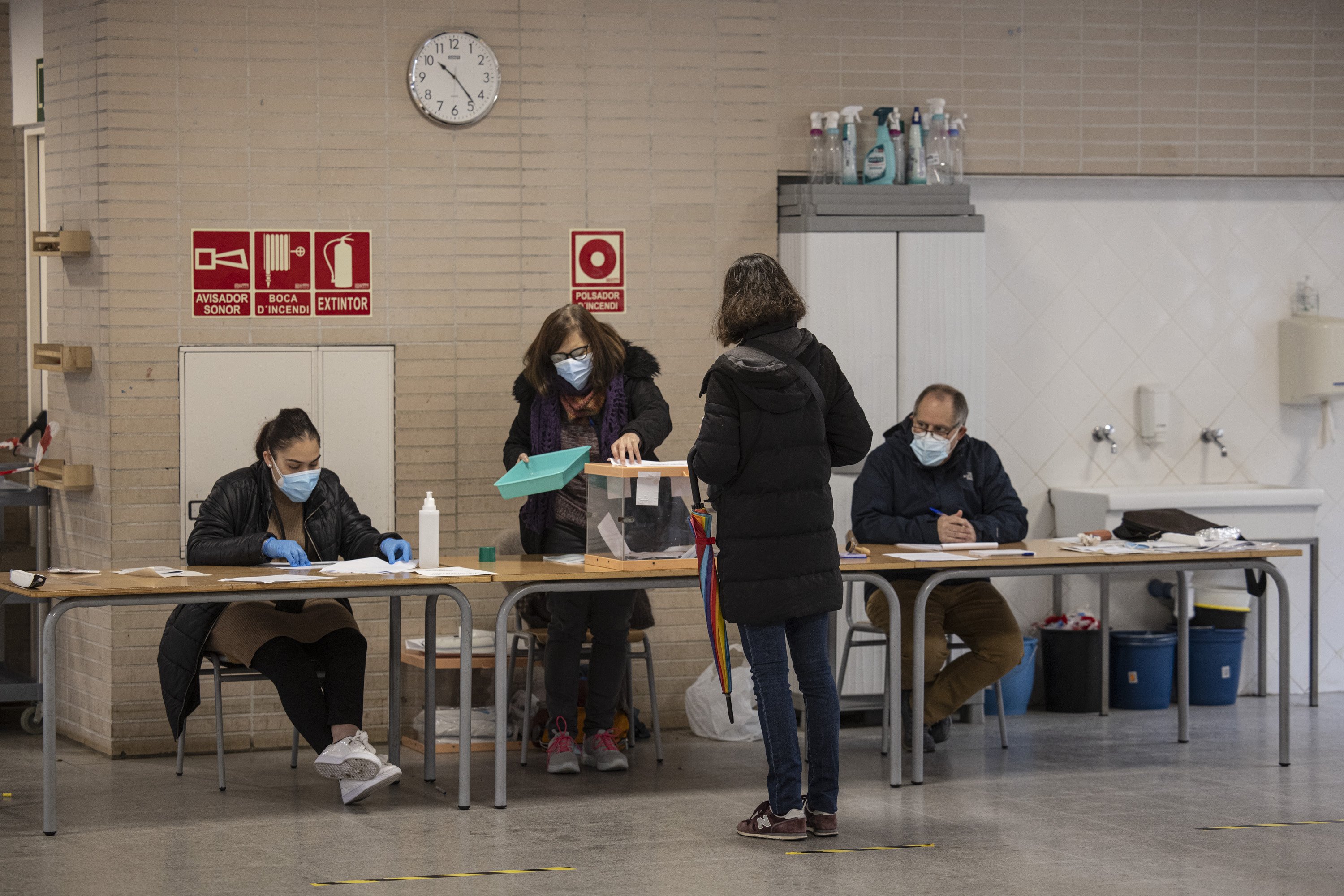 Condemnat per negar-se a estar en una mesa per por a la covid a les eleccions al Parlament del 2021