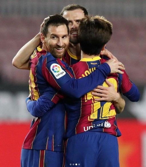 messi celebra gol