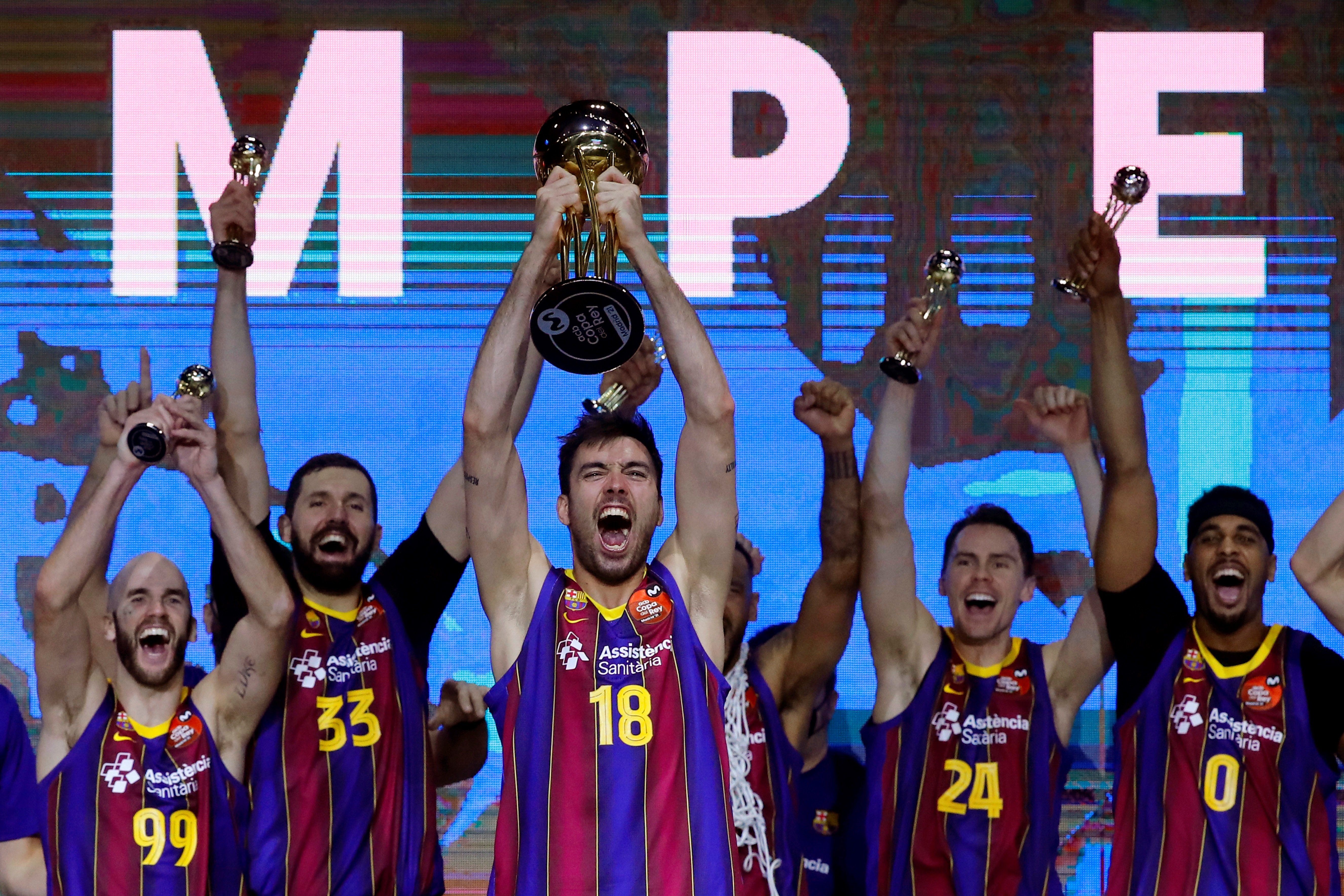 El Barça apallissa el Reial Madrid i alça la Copa del Rei (73-88)