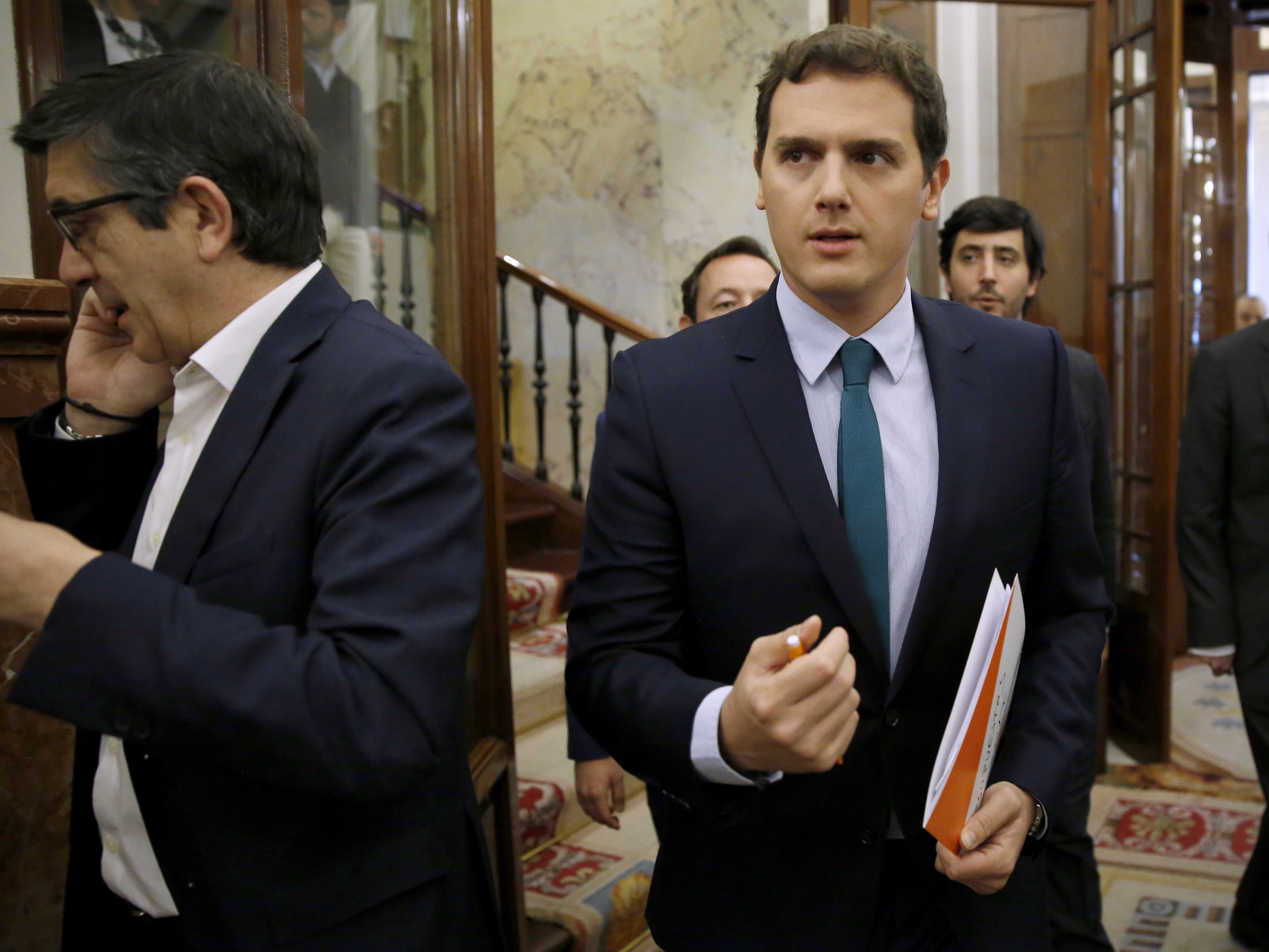 Nuevo golpe de Rivera a Rajoy con la financiación del PP