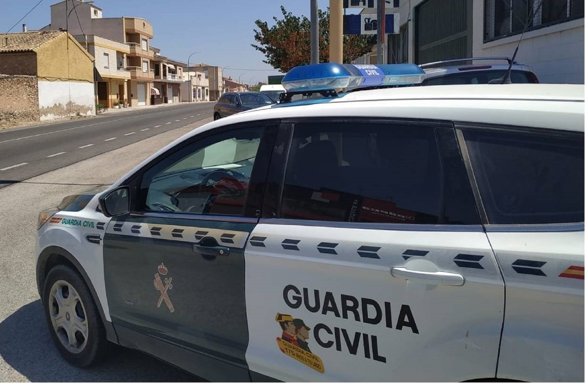 Una desena de guàrdies civils d'Alacant es vacunen amb dosis que custodiaven