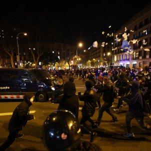 Nueva noche de protestas por el encarcelamiento de Pablo Hasél
