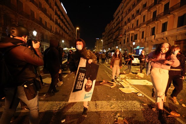 manifestación disturbios Barcelona Pablo Hasél segunda noche - Sergi Alcázar