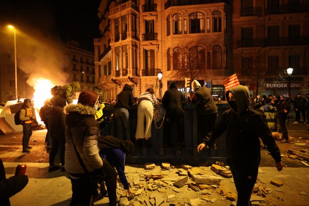 manifestación disturbios Barcelona Pablo Hasél segunda noche - Sergi Alcázar