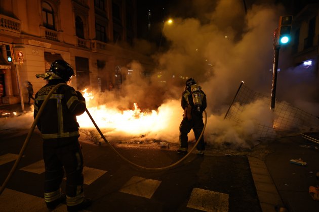 disturbios Barcelona Pablo Hasél Barricadas fuego - Sergi Alcázar